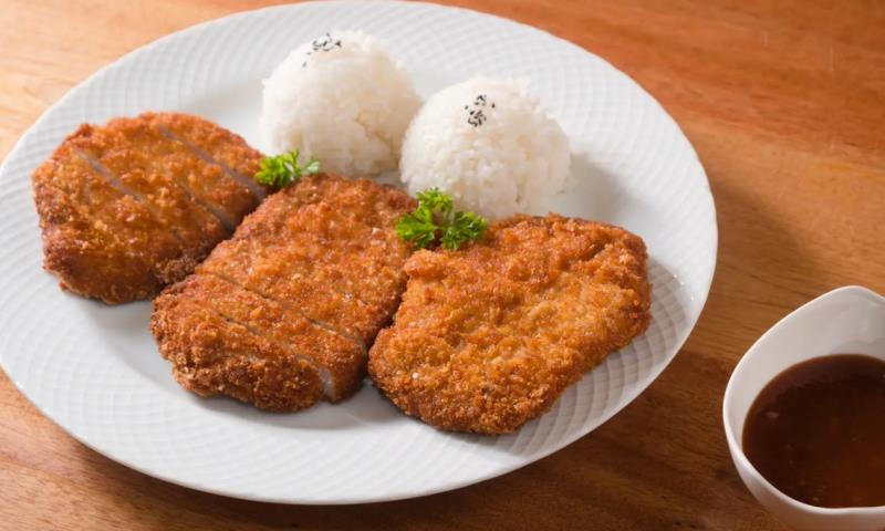 BREADED AND DEEP-FRIED PORK LOIN, SERVED WITH KATSU SAUCE Donkatsu