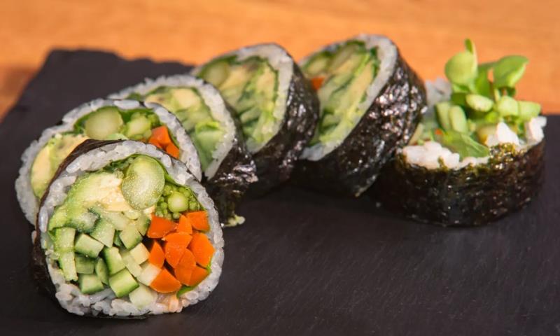 Asparagus, Avocado, cucumber, pickled radish,kanpyo,gobo & kaiware Veggie Delight (6Pcs)