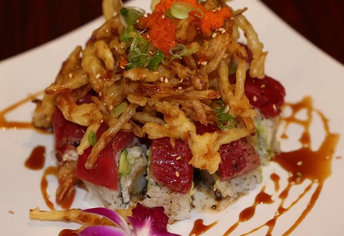 T2. Crunch Tuna Tataki Roll