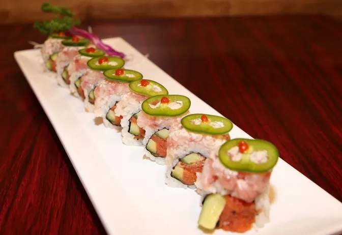 F6. Seared Yellowtail Roll