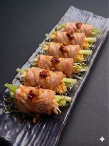 No Rice, 6pcs seared salmon with spicy crab meat, avocado, cucumber, crunch garlic, alfalfa Salmon Huggie Roll