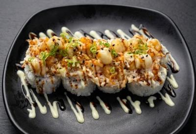 (In) California Roll
(Out) Baked Crawfish, Scallop, Crab Meat
Volcano