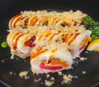 (In) Tuna, Salmon, Crab Meat, Fried Onion, Avocado
(Out) Soy Paper
Yellow Stone