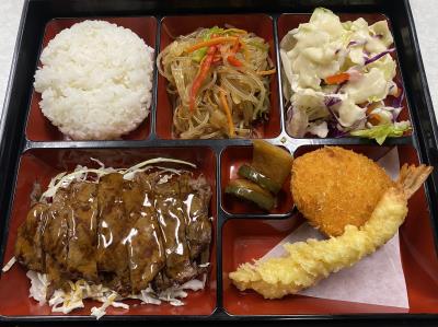 Thinly Sliced Ribeye Marinated in House sauce.
Bulgogi Bento