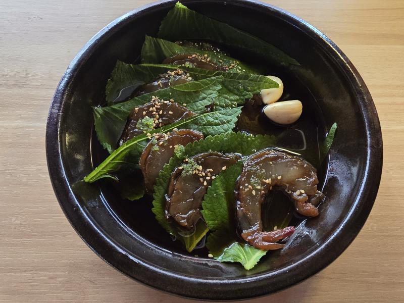Soy-Marinated Shrimp (새우장)