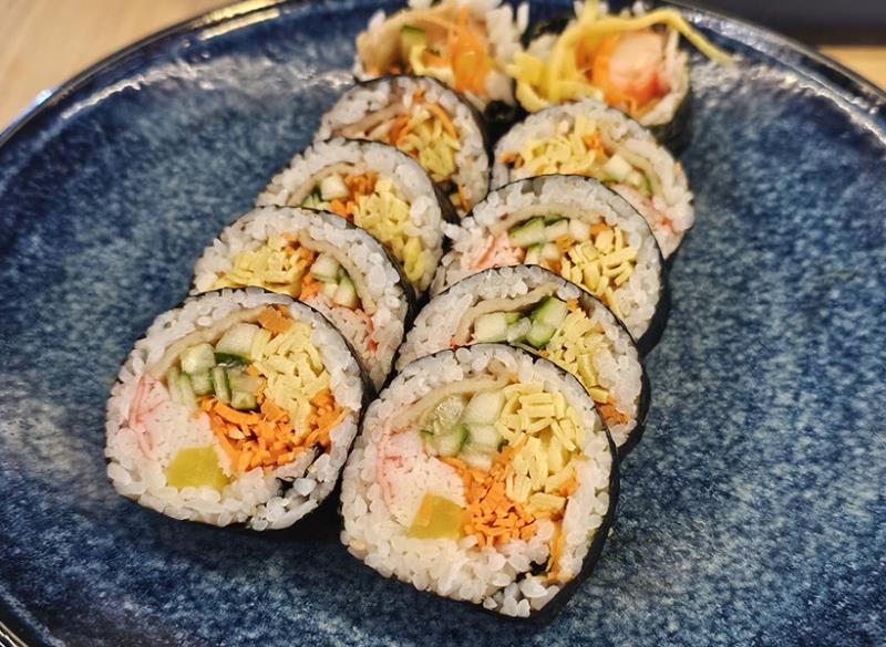 crab meat, fish cake, cucumber, low carrot, pickled radish, egg Original Kimbob