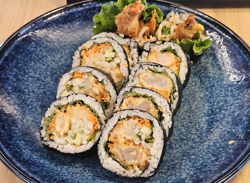 deep fried shrimp, low carrot, lettuce, pickled radish, mayo sauce Shrimp Kimbob