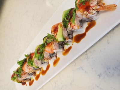 Tempura shrimp,cream cheese,crab,ebi,avocado,eel sauce,korean chill&scallons Crouching Tiger