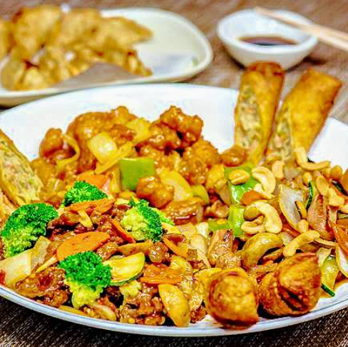 For (4~5 People)
Choice of 3 Entrees of Chiense Menu, Gyoza(8pcs), Egg Roll(4pcs) & Steamed Rice
 Chinese Wok Family Dinner