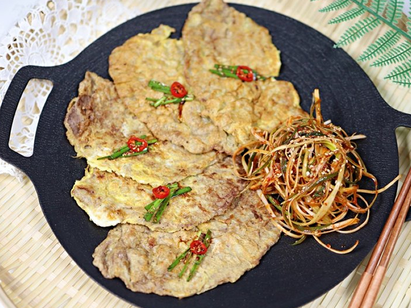 Thin slices of wagyu beef lightly coated with egg and pan-fried to a soft, savory finish. A classic Korean-style appetizer. Wagyu Beef (5Pcs)