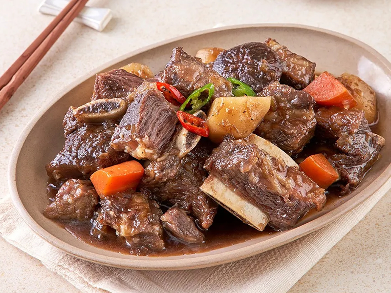Tender beef short ribs braised with vegetables, rice cakes, glass noodles, and melted cheese in a rich, sweet-savory sauce.
 Braised Short Rib