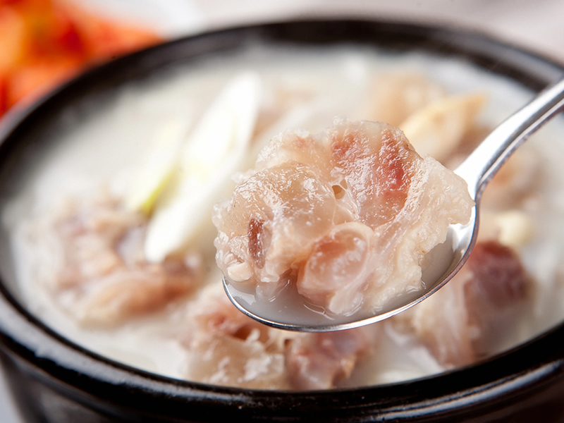 Traditional Korean soup made with slow-simmered beef tendon, creating a rich, milky broth that’s hearty and full of collagen. Served with sot-bap (Korean hot stone pot rice). Dogani Tang