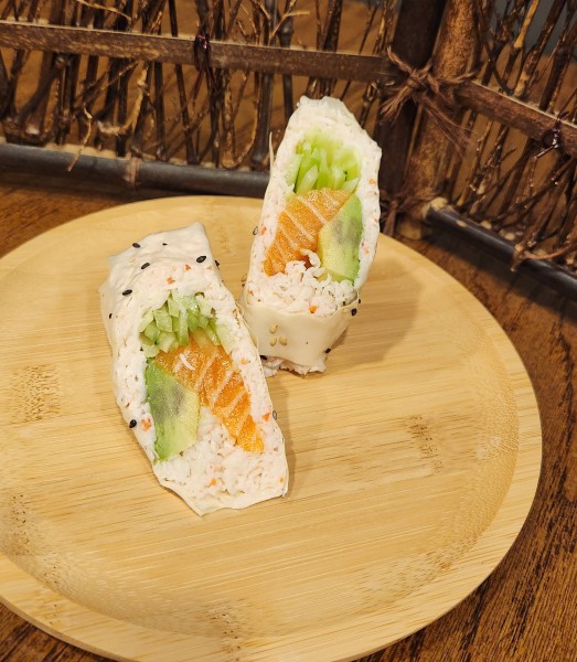 Salmon Kiss Roll 2Pcs