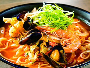 Spicy Broth, Mix Seafood, Fish Cake, Green Onion Korean Spicy Seafood Ramen