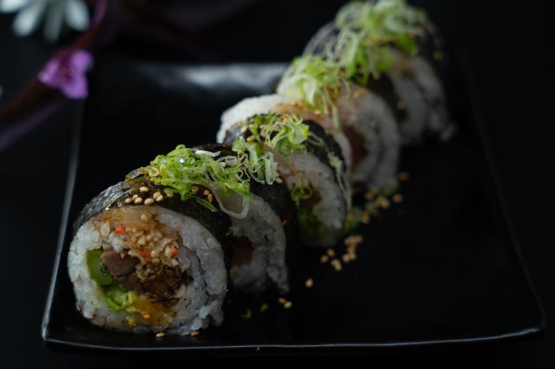 In: Krabmeat, cucumber, avocado, asparagus | Out: Grilled beef | Top: Eel Sc, sesame seed, green onion Grilled Beef And Asparagus (5Pcs)