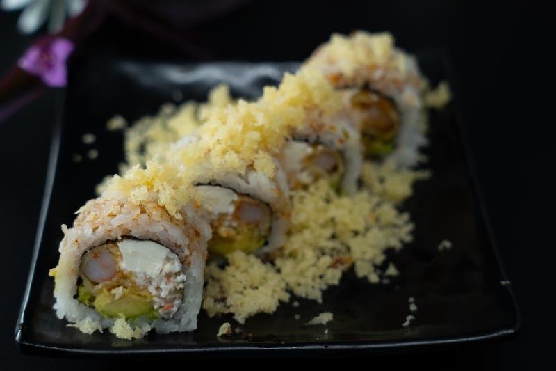 In: Cream cheese, shrimp tempura, krabmeat, avocado | Out Tempura flake: | Top: Eel sauce Cheese Crunch