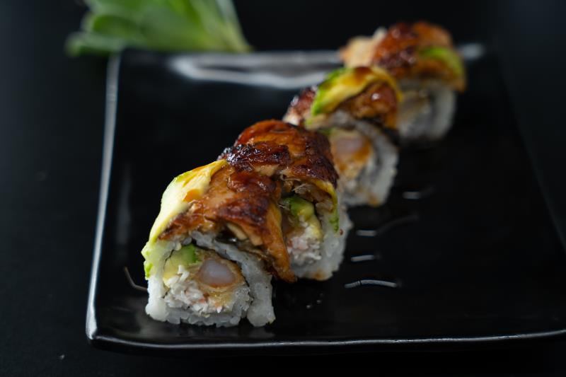 In: Shrimp tempura, krabmeat, avocado | Out: Eel, avocado | Top: Eel sauce Dragon Tail