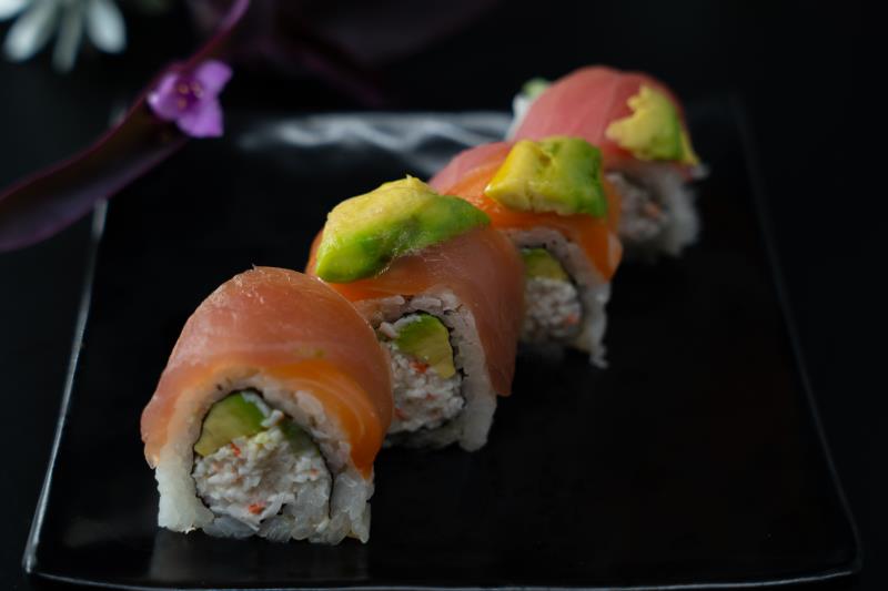 In: Krabmeat, cucumber, avocado | Out: Assorted Fish | Top: None Rainbow
