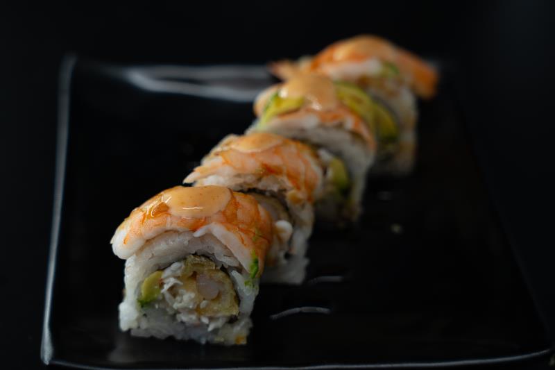 In: Avocado, krabmeat, shrimp tempura| Out: Shrimp, Avocado | Top: Eel sauce Shrimp Lover