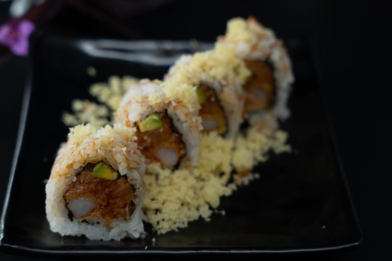 In: Shrimp tempura, sp. tuna, avocado | Out: Tempura flake| Top: Sp. mayo, eel sauce Spicy Crunchy