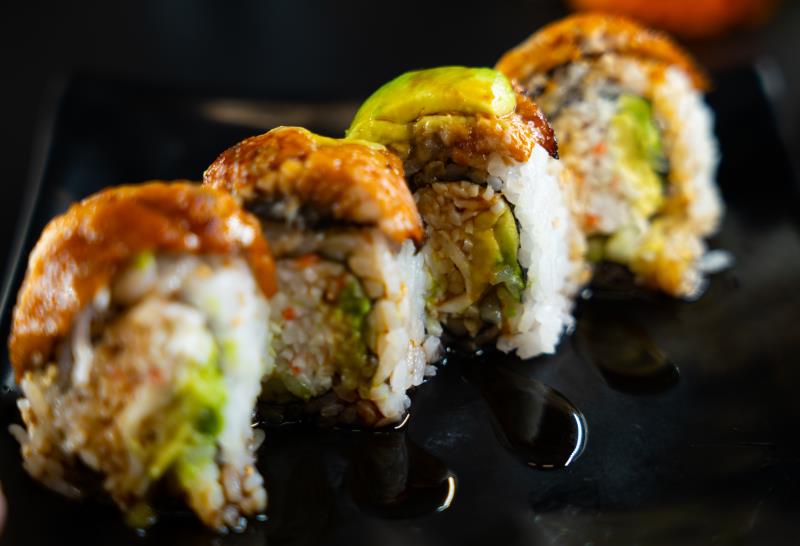 In: Krabmeat, cucumber, avocado | Out: Eel, avocado | Top: Eel Sc. Black Dragon
