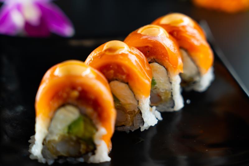 In: Cream cheese, shrimp tempura, avocado | Out: Sp. tuna, salmon | Top: Sp. mayo, eel sauce Red Philladelphia
