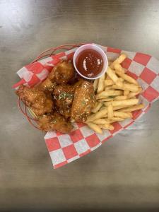 Chicken Wings (6Pcs) With French Fries