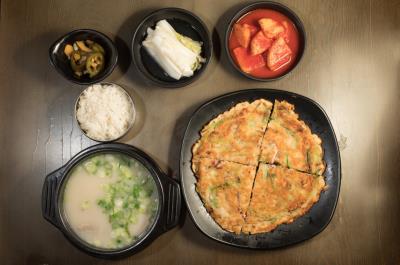 Seolleong Tang + Seafood Pancake