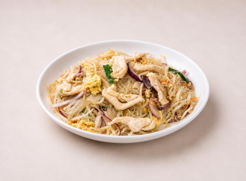 Stir Fried Chicken Rice Noodle