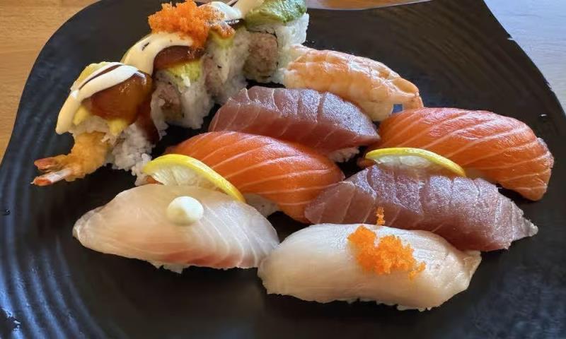 Sushi (7Pcs) & Rocklin Roll (4Pcs)