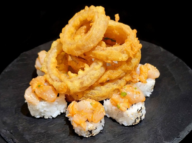Tempura Eel & Tempura Red Onion inside. Scallop, Cucumber, Tobiko. Scallion mix with Mayo on top. Crispy Eel Roll