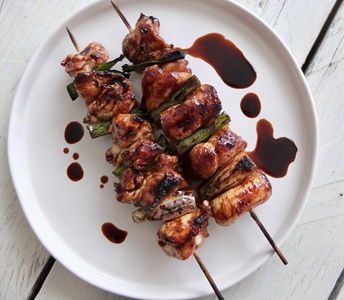 Skewered chicken, w/ vegetables with teriyaki sauce Yakidori